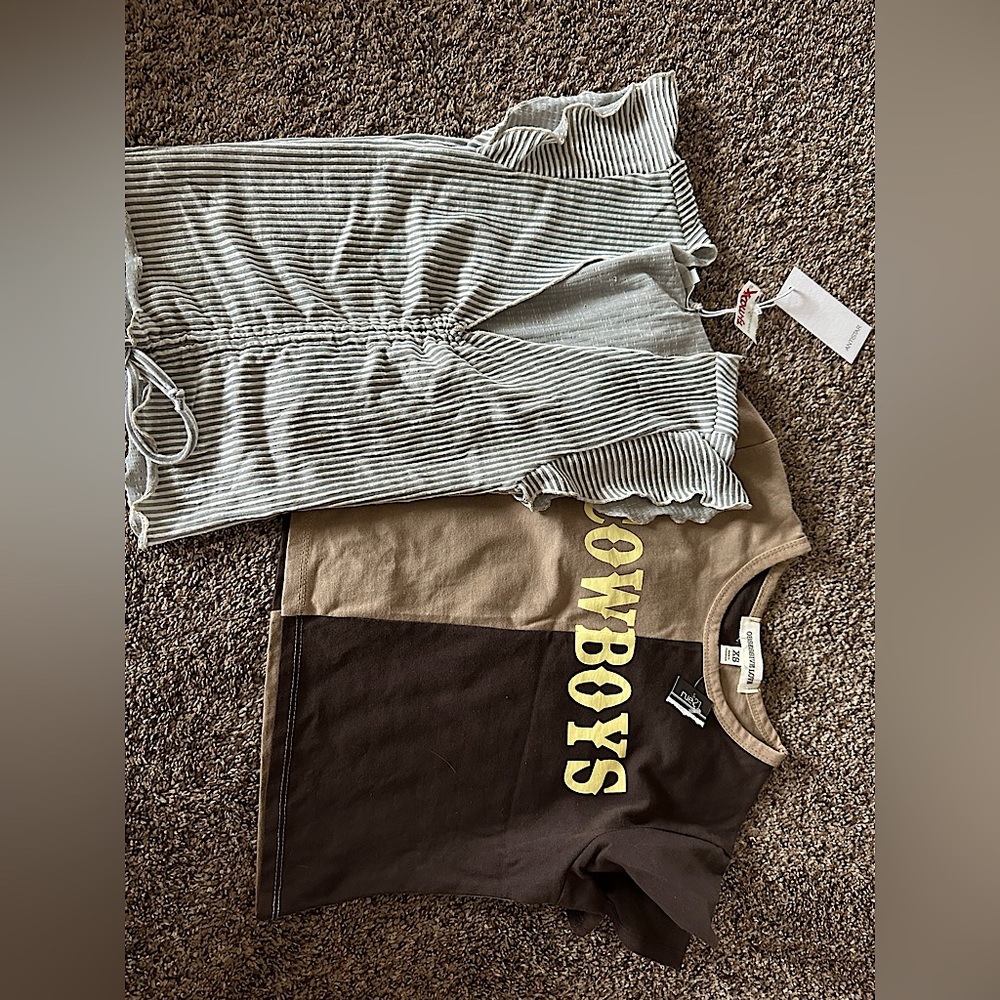 2 shirts crops